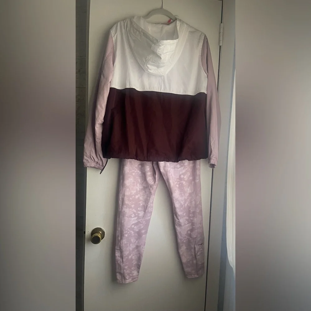 Old Navy Active Large Legging Medium‎ tops - Picture 2 of 13